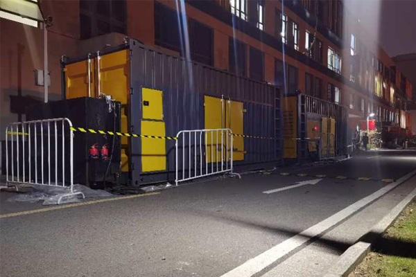 大兴柴油发电机组的输出电压是如何调节的？